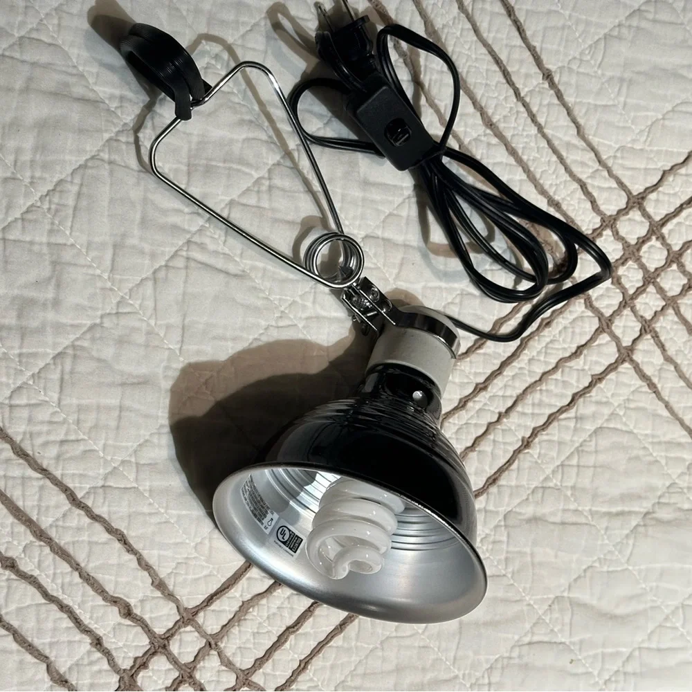 Fluker's Repta-Clamp Lamp, 5.5” | includes 2 bulbs (uvb and basking bulbs) |